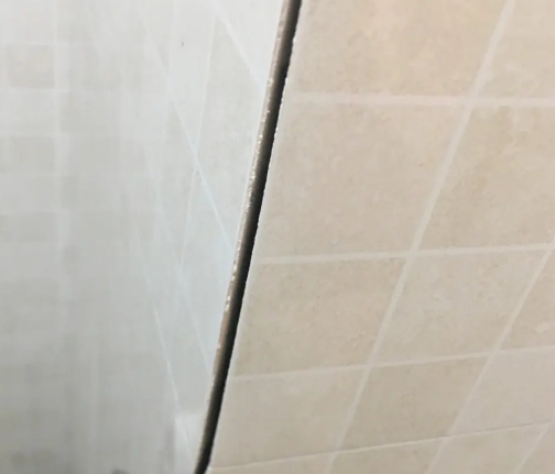 单县瓷砖空鼓维修公司分享阳台瓷砖脱落的修复过程可以分为以下几个步骤