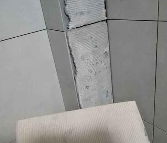 单县瓷砖空鼓维修公司分享下厨房瓷砖脱落的补救措施。